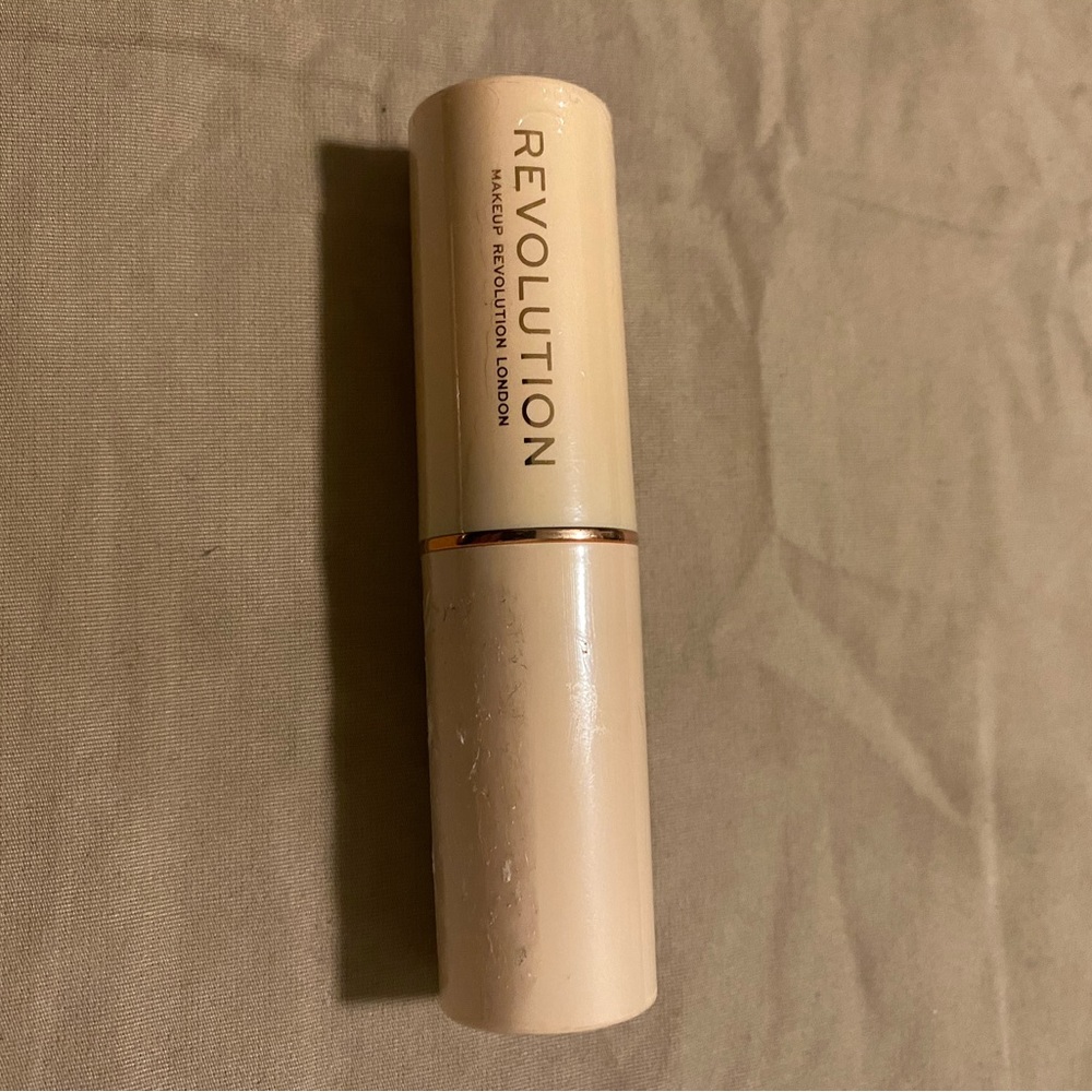 Makeup Revolution Fast Base Stick Foundation in F18(New & Sealed)*Fast Shipping*